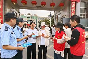 布莱顿球迷谈与罗马球迷冲突：我以为自己是成龙，飞踢了对方一脚